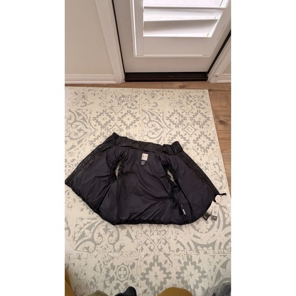 NWT Vuori Hudson Insulated Crop Vest Black Size Large Women Puffer Jacket New - Picture 6 of 6
